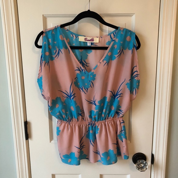 Emmelee Francesca’s Top - Picture 1 of 6